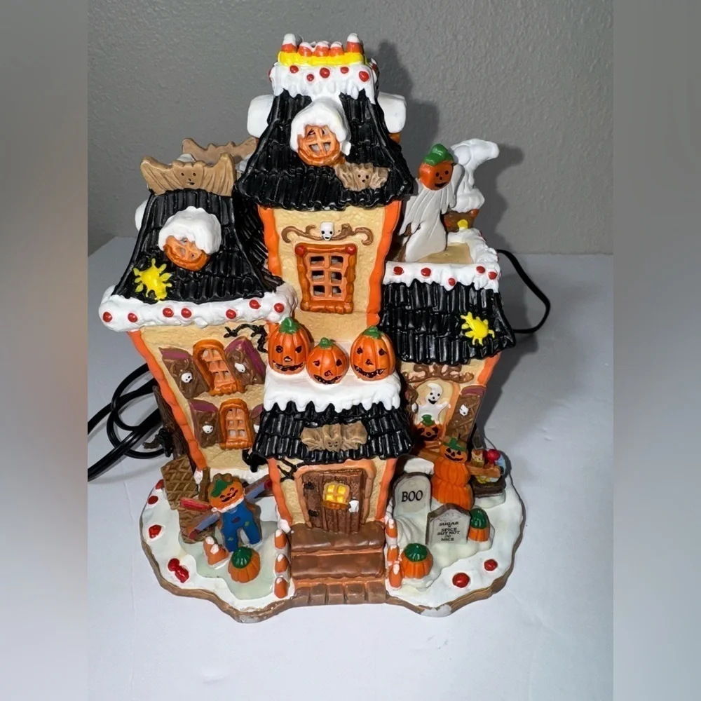 Lemax Not-So-Nice Manor Halloween Village porcelain Lighted House Spooky Town